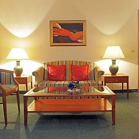 Parkhotel - Zur Alten Rodelbahn מלון קוראורט אויבין