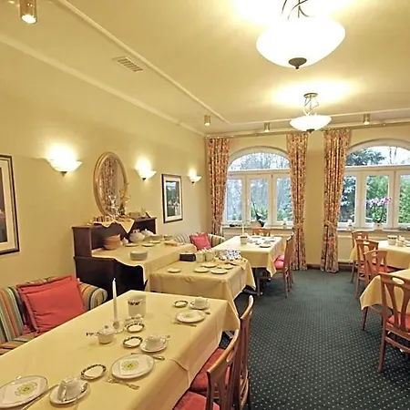 Отель Parkhotel - Zur Alten Rodelbahn Курорт-Ойбин